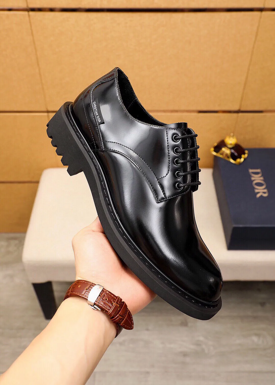 Men's shoes 💰580💐 Product trademark: Dior "Dior" business leather shoes Regular size: 39-44 (38.45🉑️customized) Product materials: Selected Italian imported first-layer open-edge beaded cowhide upper, imported water-dyed 🐂 cowhide lining. Strong three-dimensional visual effect, original outsole Color: 3 colors optional
